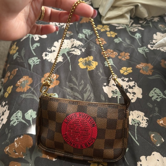 Louis vuitton TB pochette - Picture 1 of 8